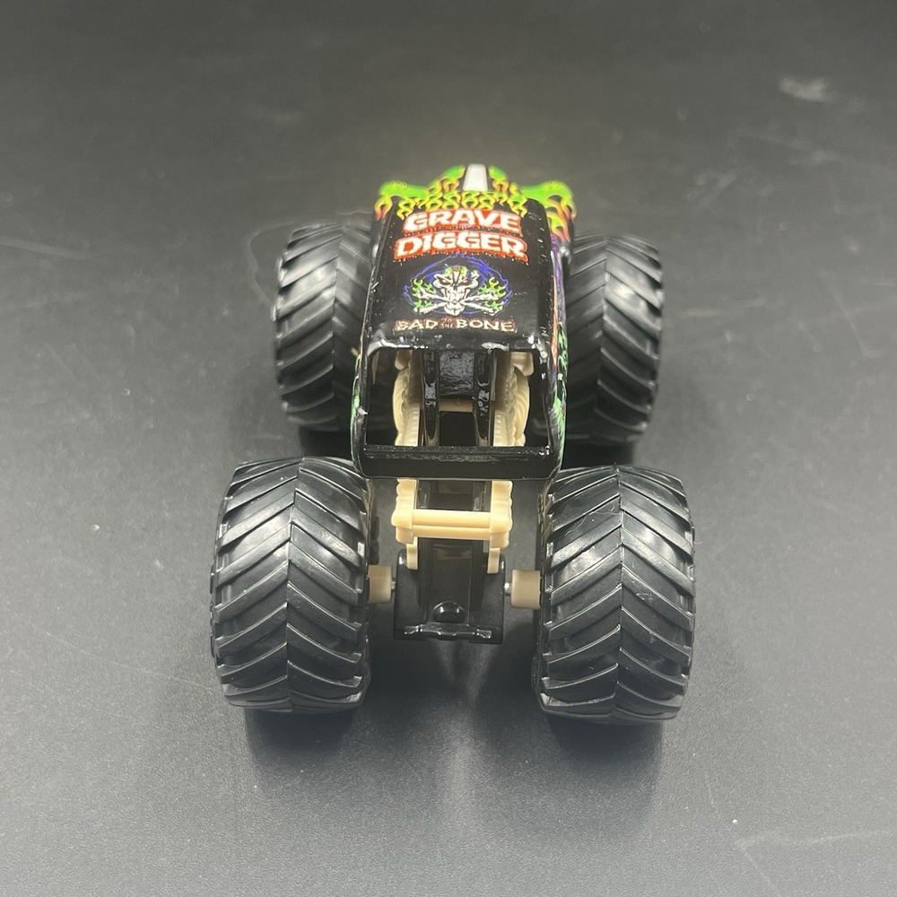 Monster Jam Grave Digger Diecast Top Monster Truck Bad To The Bone 1:24 Scale - Picture 2 of 6